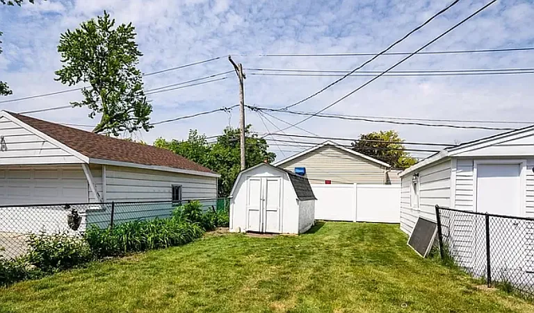 1108 N Taft Ave — Photo 26