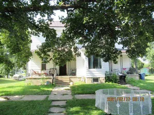 416 E 4th St, Tipton, IA 52772
