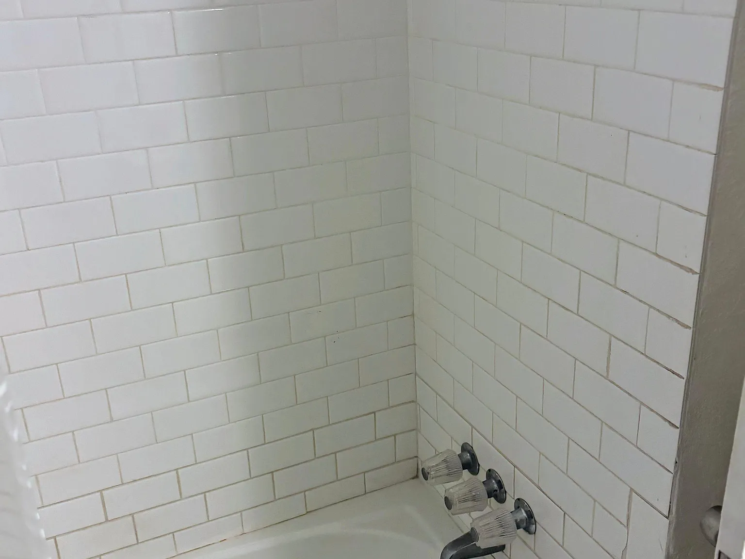 4 bed, 2.0 bath, 1390 sqft, $910 — Photo 2