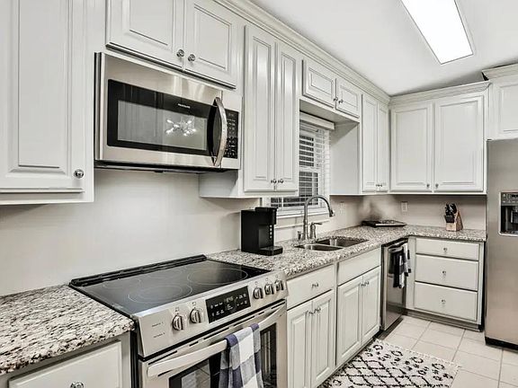 4th image of 3851 Walsh St