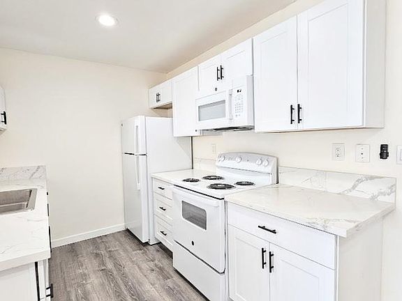 2nd image of 2525 Fairmount Ave #3