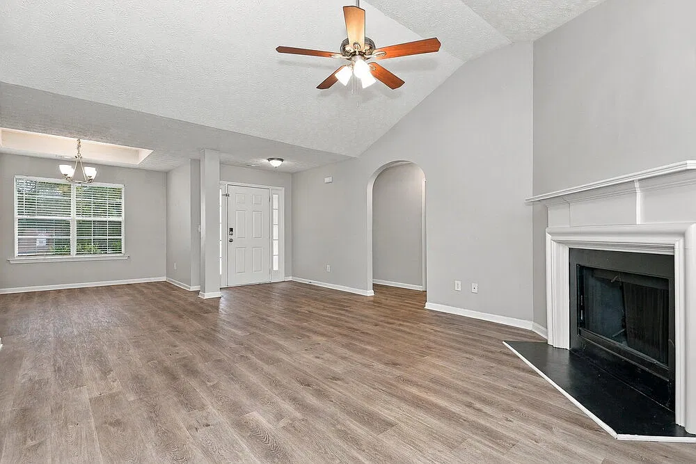 3 bed, 2.0 bath, 1476 sqft, $1,985 — Photo 4