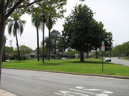 5th image of 812 Lindaraxa Park N