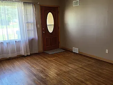 3 bed, 1215 sqft, $1,300 — Photo 2