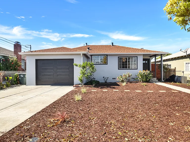 147 Wisteria Dr — Photo 2