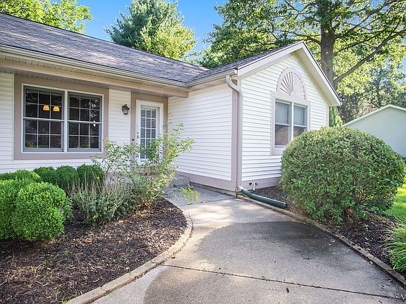 3rd image of 15301 Meadows Dr
