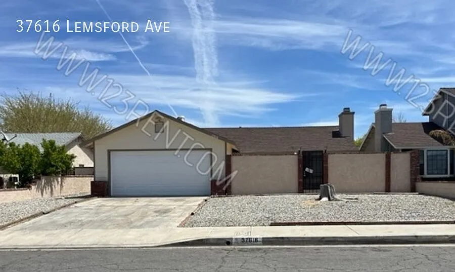 Recently Rehabbed 3bd/2 Bath Single Story Home Palmdale East — Photo 1