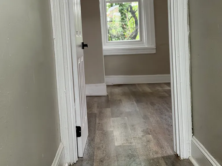 1370 Narragansett St — Photo 3