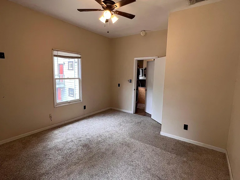 423 T St — Photo 7