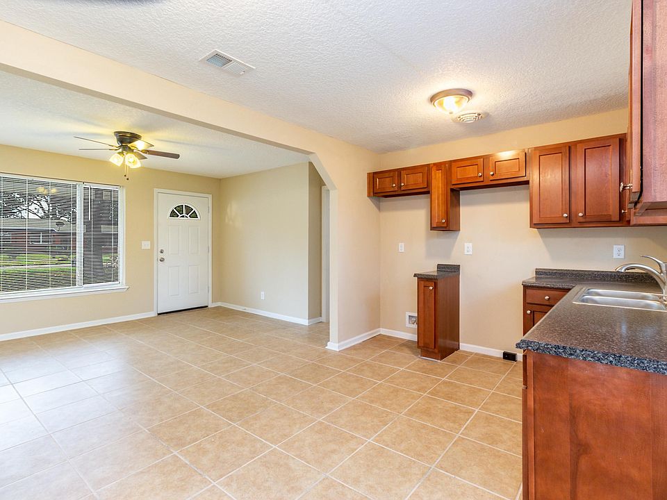 1st image of 6533 Manhattan Dr