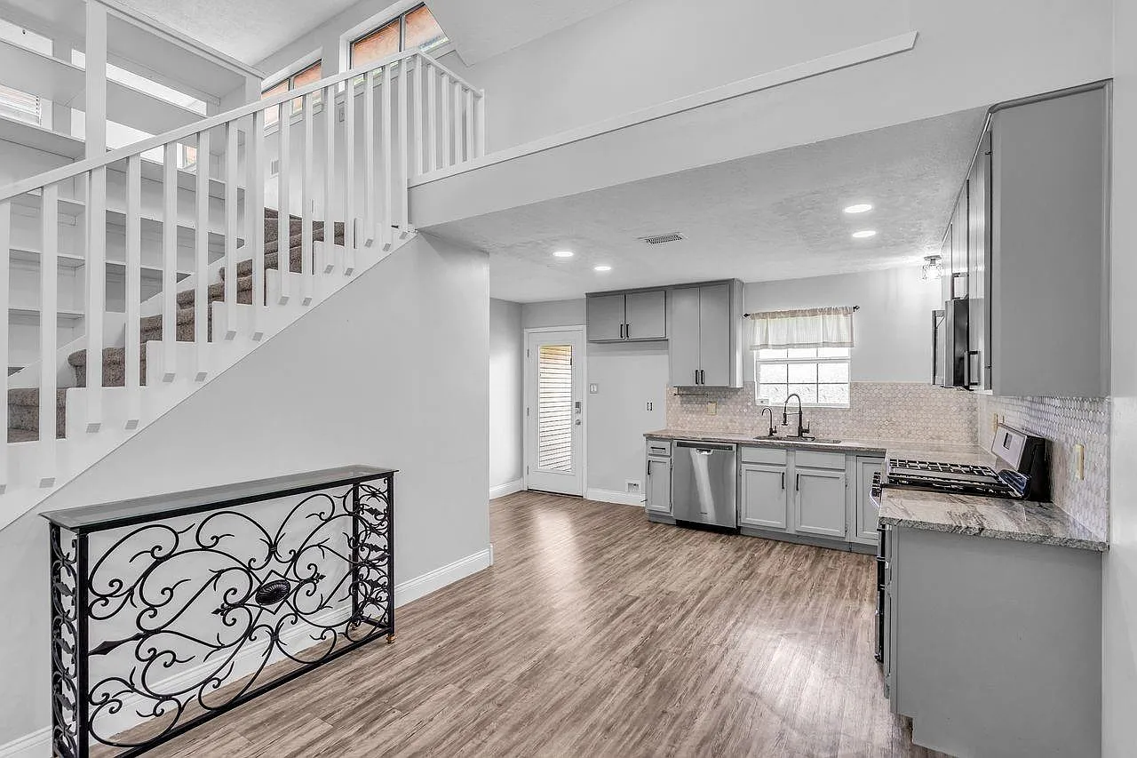 3 bed, 2.0 bath, 1767 sqft, $1,950 — Photo 1