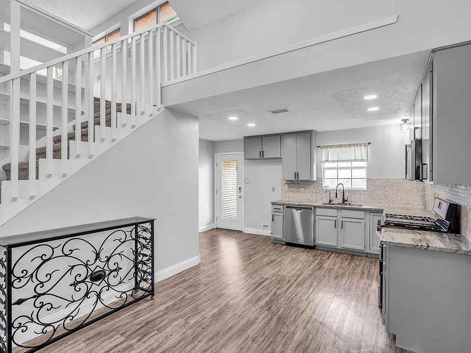 19011 Sandia Pines Dr