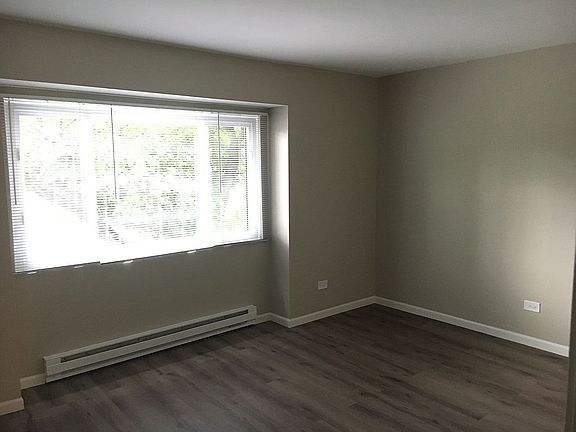 3rd image of 17 N Craig Pl APT 2S