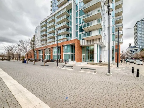 554 W Riverfront Ln SE, Calgary, AB T2G 1K1