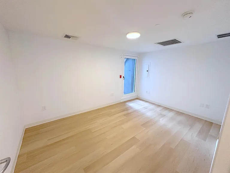 29 Warren St #1 — Photo 9