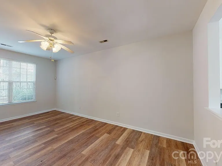 5545 Seths Dr — Photo 3