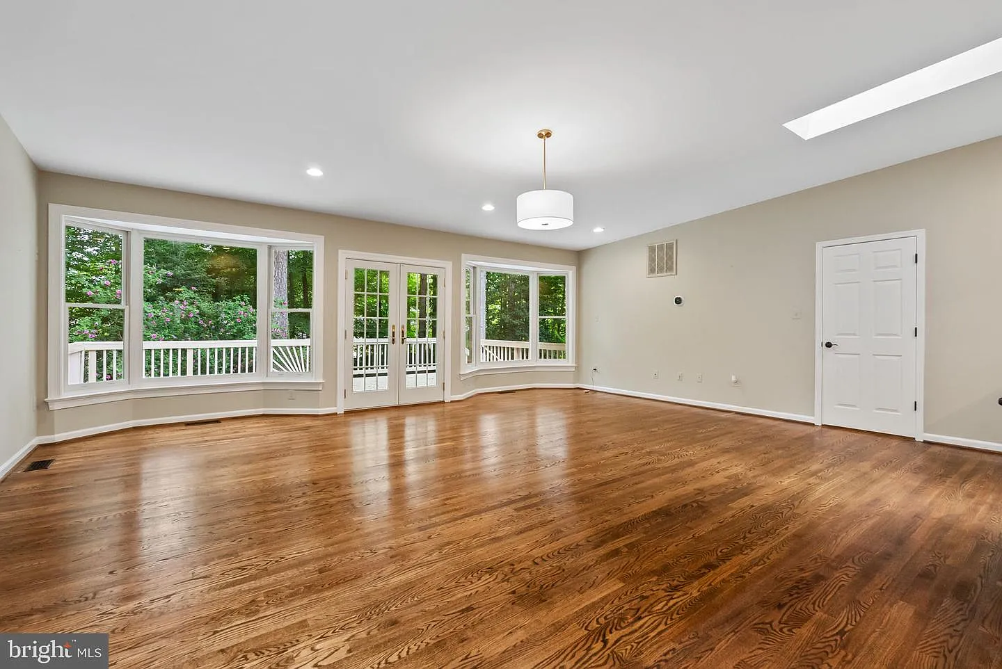 6 bed, 4.5 bath, 4404 sqft, $7,000 — Photo 3