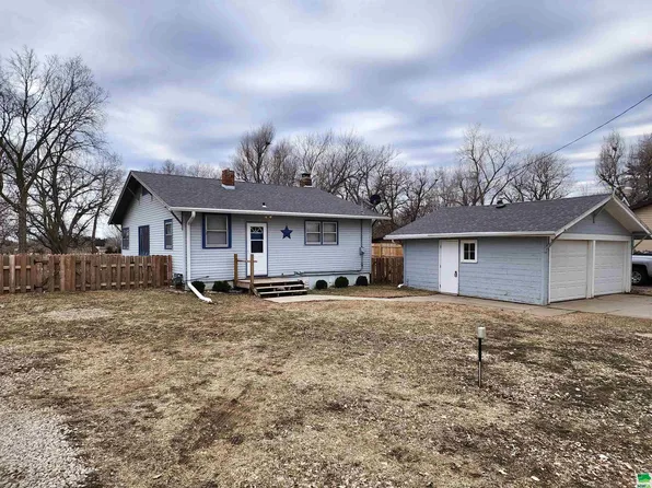 476 N Shore Dr, South Sioux City, NE 68776