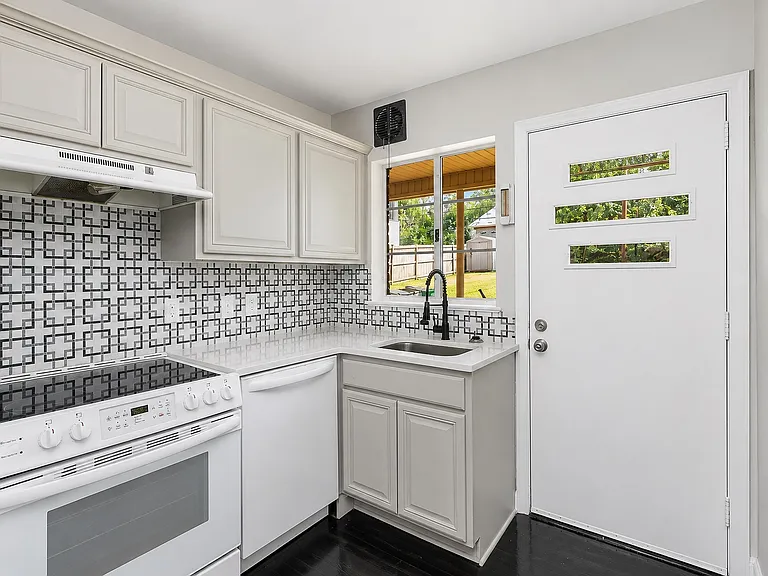 1221 S Kings Dr #1 — Photo 11