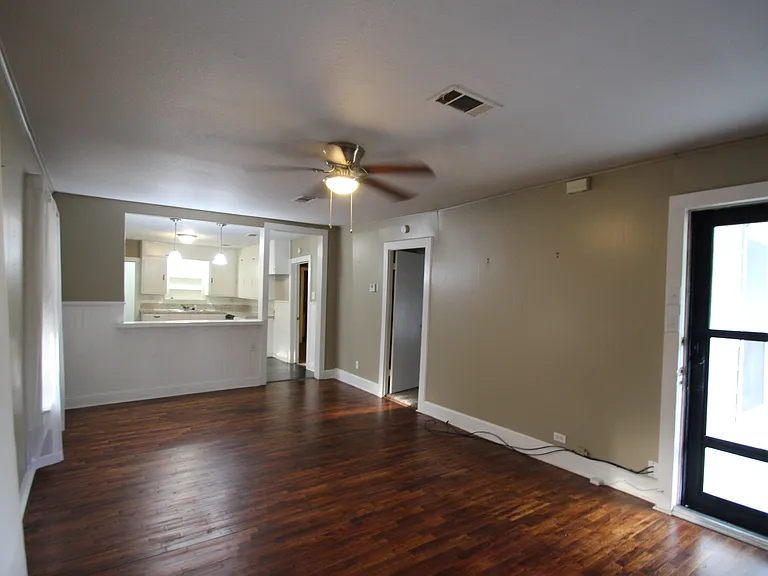 1415 W Crawford St — Photo 8