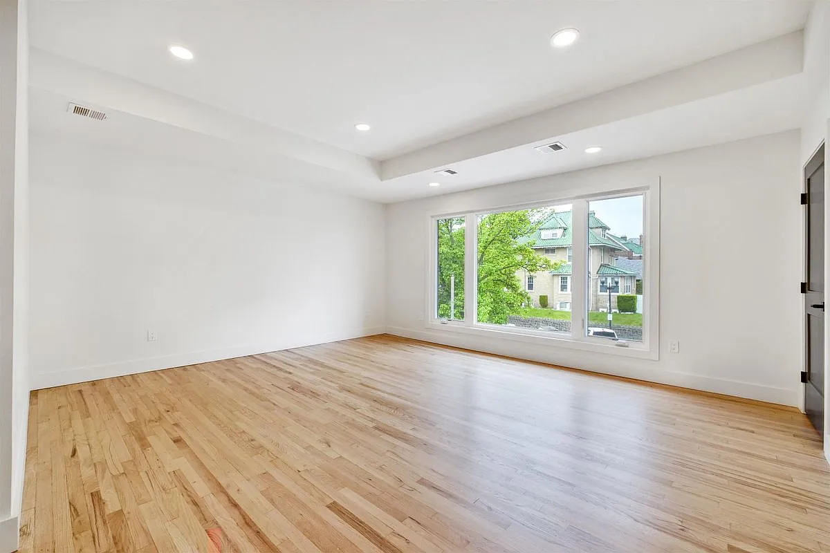3 bed, 1.5 bath, 1144 sqft, $3,750 — Photo 2