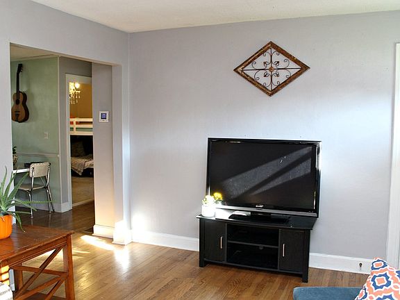 4th image of 1825 Cherokee Dr