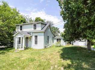 201 4th St, Fenton, MI 48430