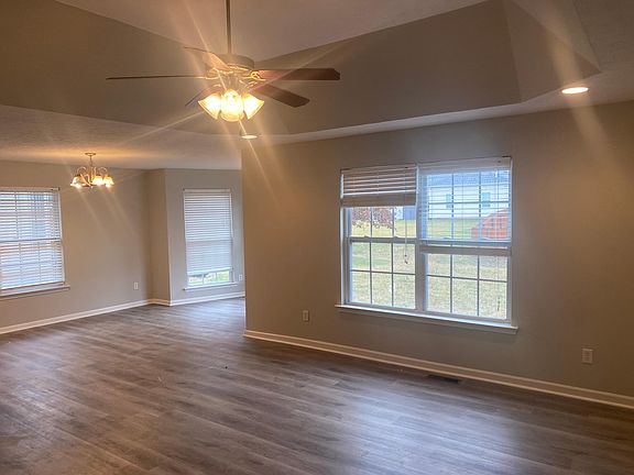 4th image of 318 White Dogwood Dr