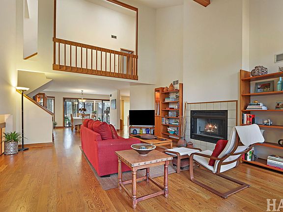 3rd image of 1221 Golf View Dr