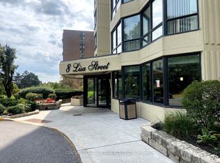 8 Lisa St #706, Brampton, ON L6T 4S6