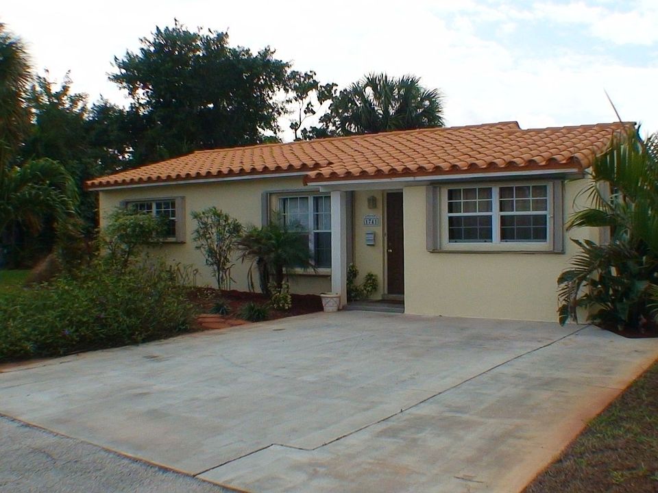 1st image of 1741 NE 17th Way