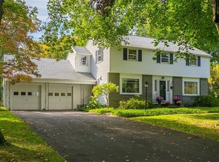 147 Shoreham Dr, Rochester, NY 14618