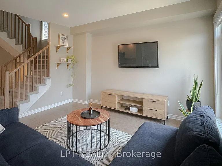 552 Labrador Cres — Photo 14