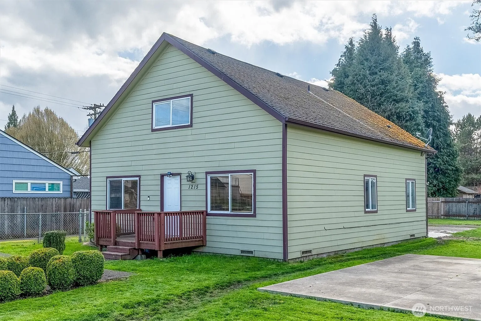 1215 30th Avenue photo 1