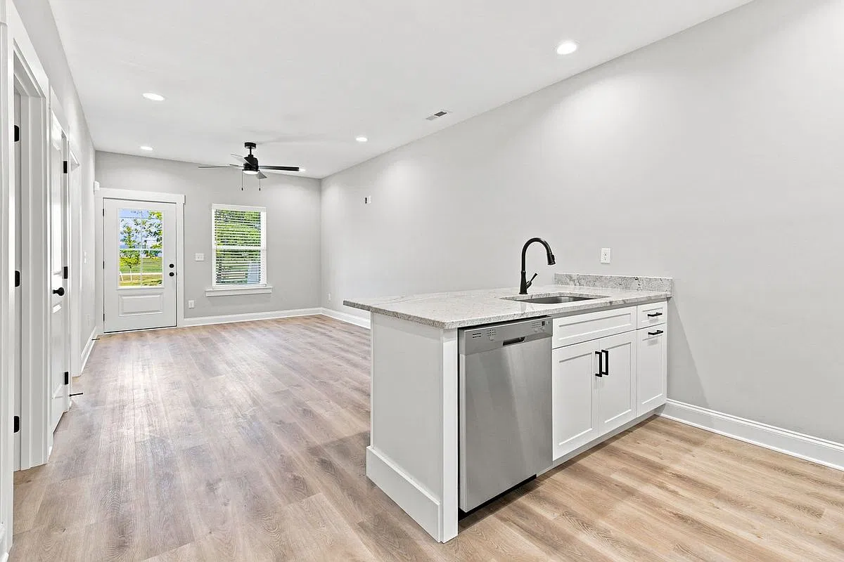 2 bed, 1.0 bath, 840 sqft, $1,500 — Photo 1