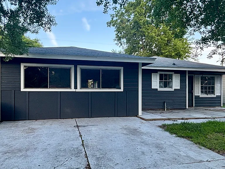 10214 Cheeves Dr — Photo 2