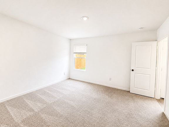 4th image of 5326 Cinnamon Ln