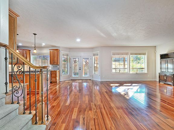 5th image of 2250 SE Elderberry Ln