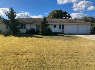 38 Oak St, Center Moriches, NY