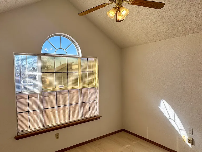2421 Morning Glory Dr — Photo 10