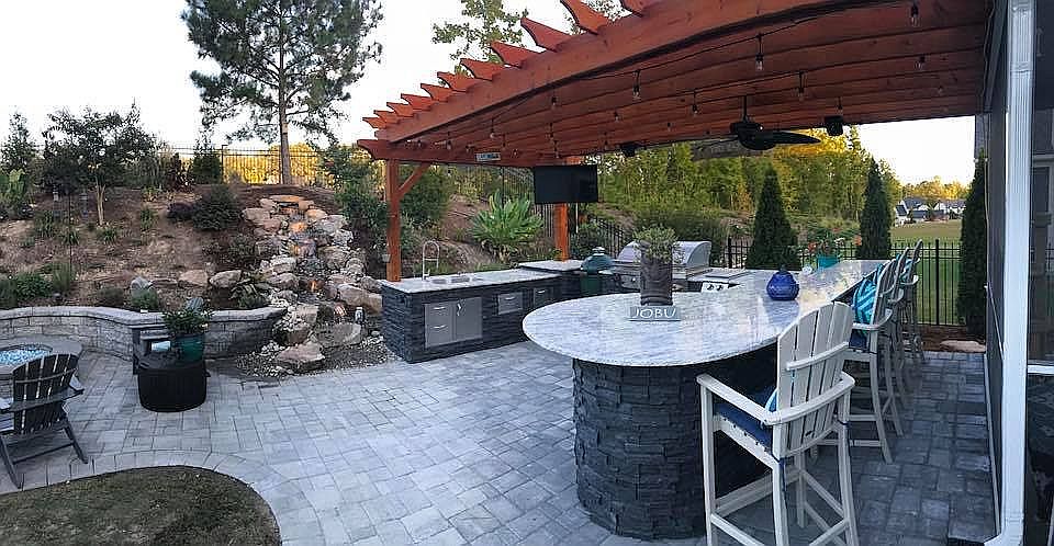 Gourmet Outdoor Kitchen