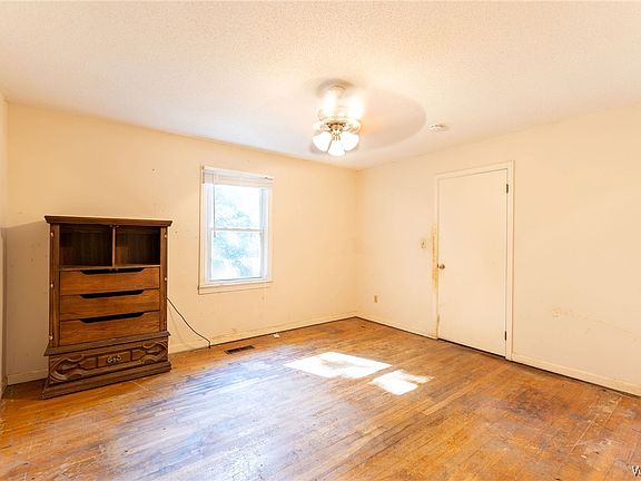 3rd image of 1704 21st Ave E