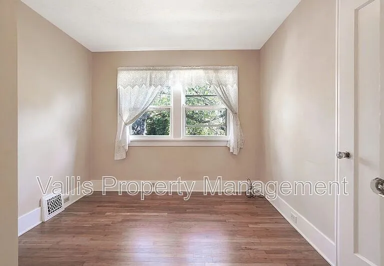 1760 Winter St SE — Photo 11