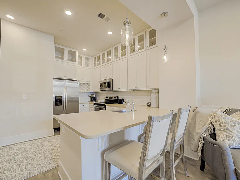 Holly Crest Apartments — Photo 21