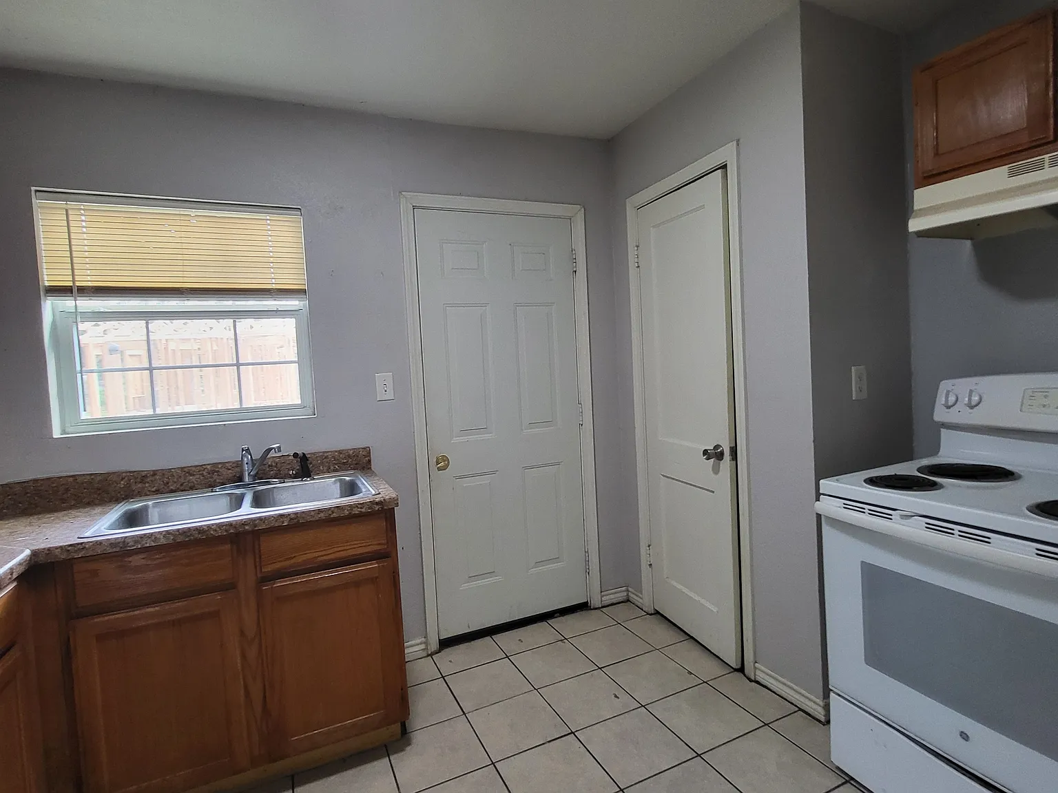 1613 Walton Walker Drive - A — Photo 2
