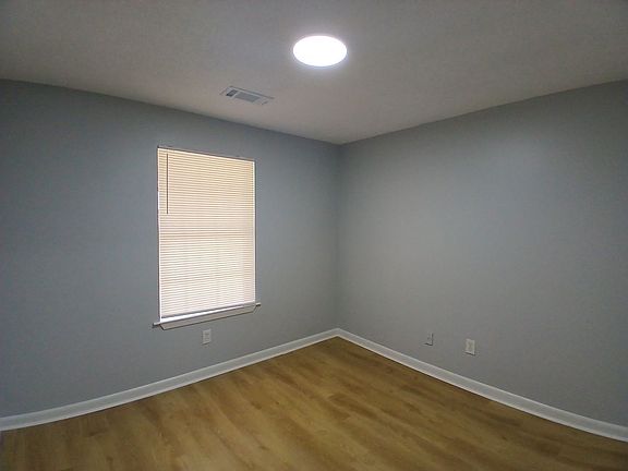 4th image of 2789 Beverly Hills Rd #8