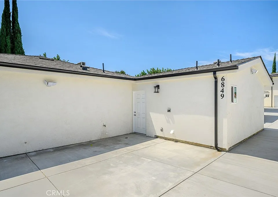 6849 De Celis Pl