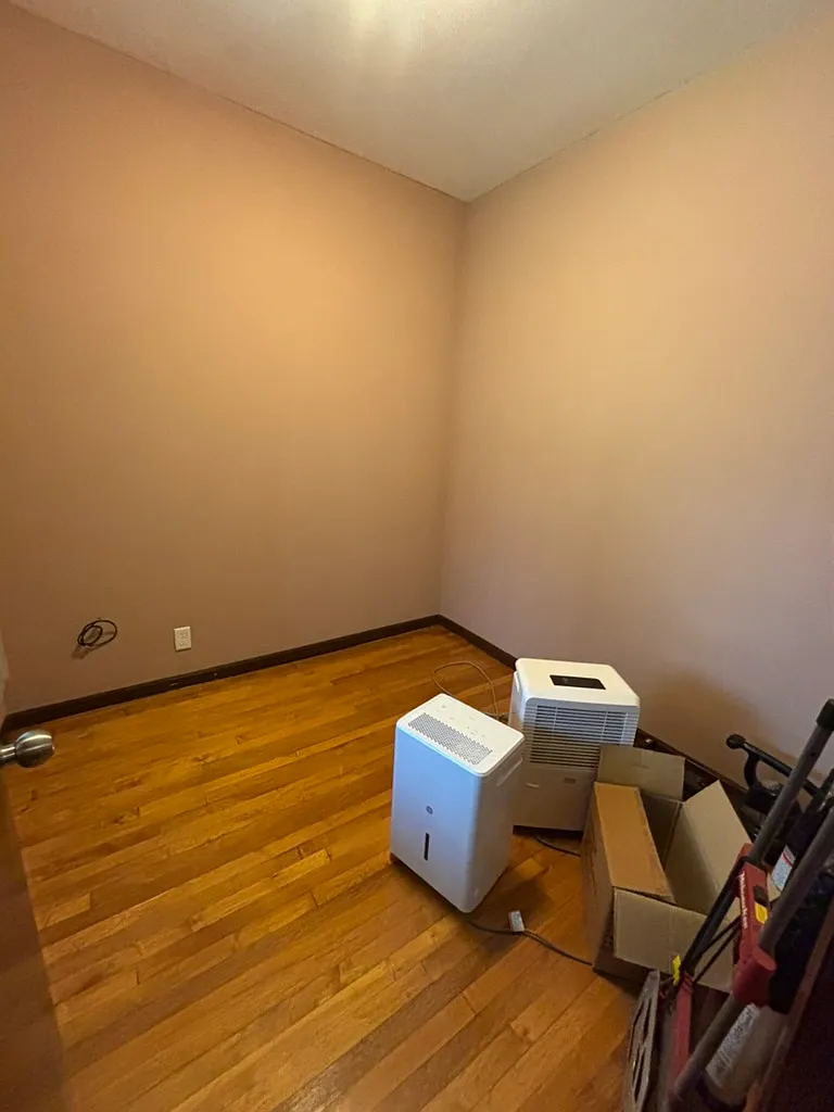 3 bed, 980 sqft, $2,050 — Photo 4