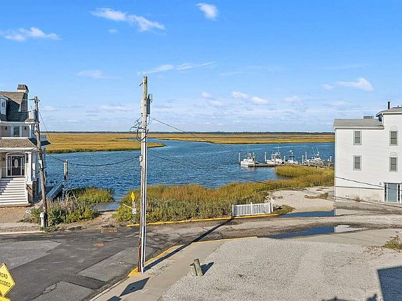 3rd image of 333 56th St W #Sea
