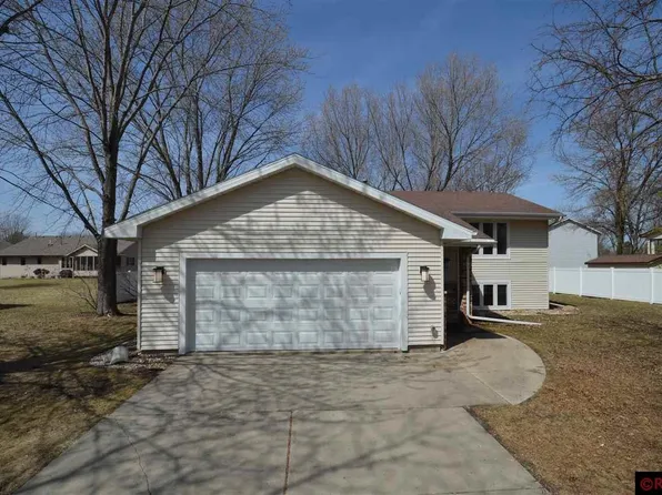 2128 Northridge Dr, North Mankato, MN 56003